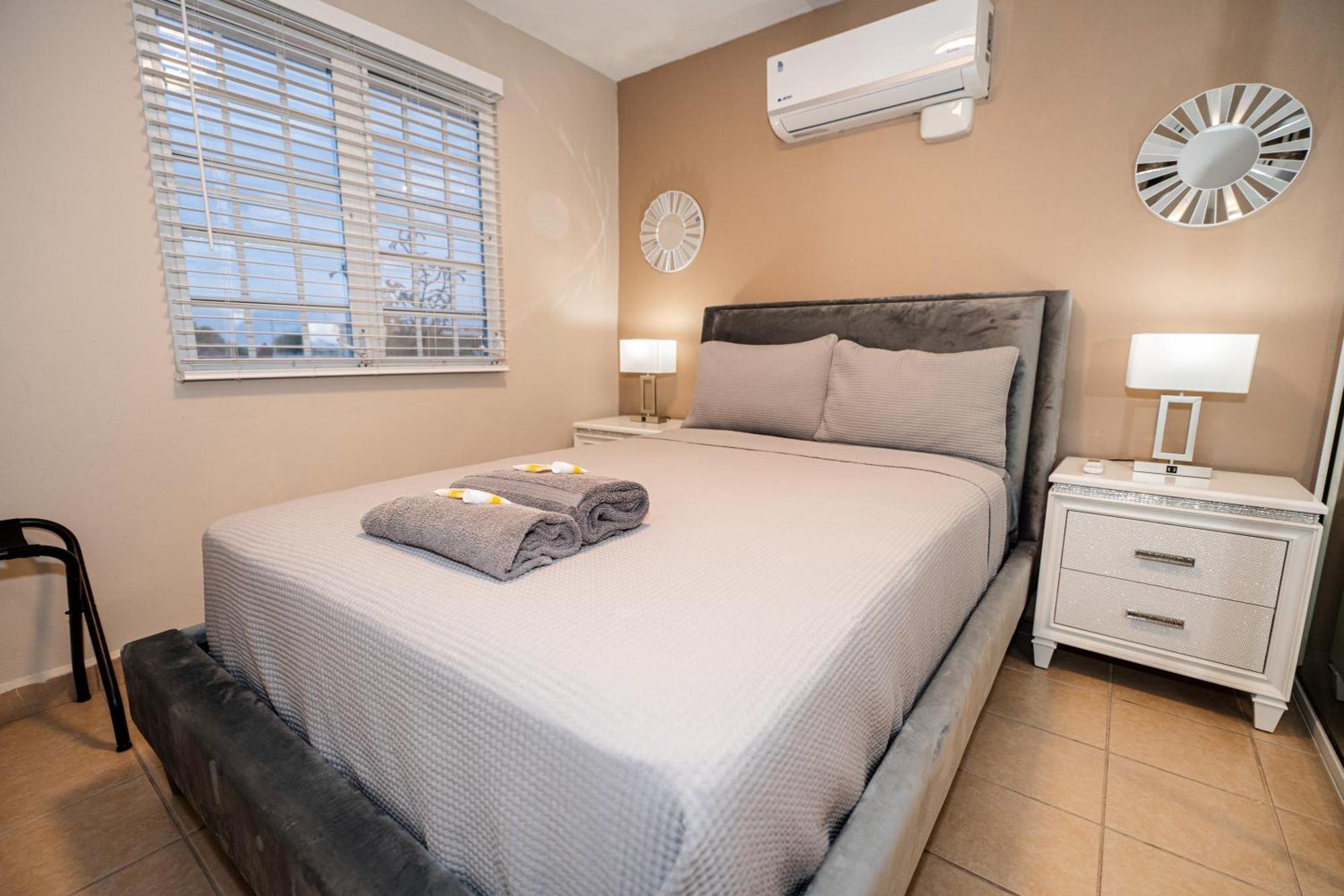 Luxury Retreat With Private Jacuzzi And Mountain Views Free Parking Διαμέρισμα Ponce Εξωτερικό φωτογραφία
