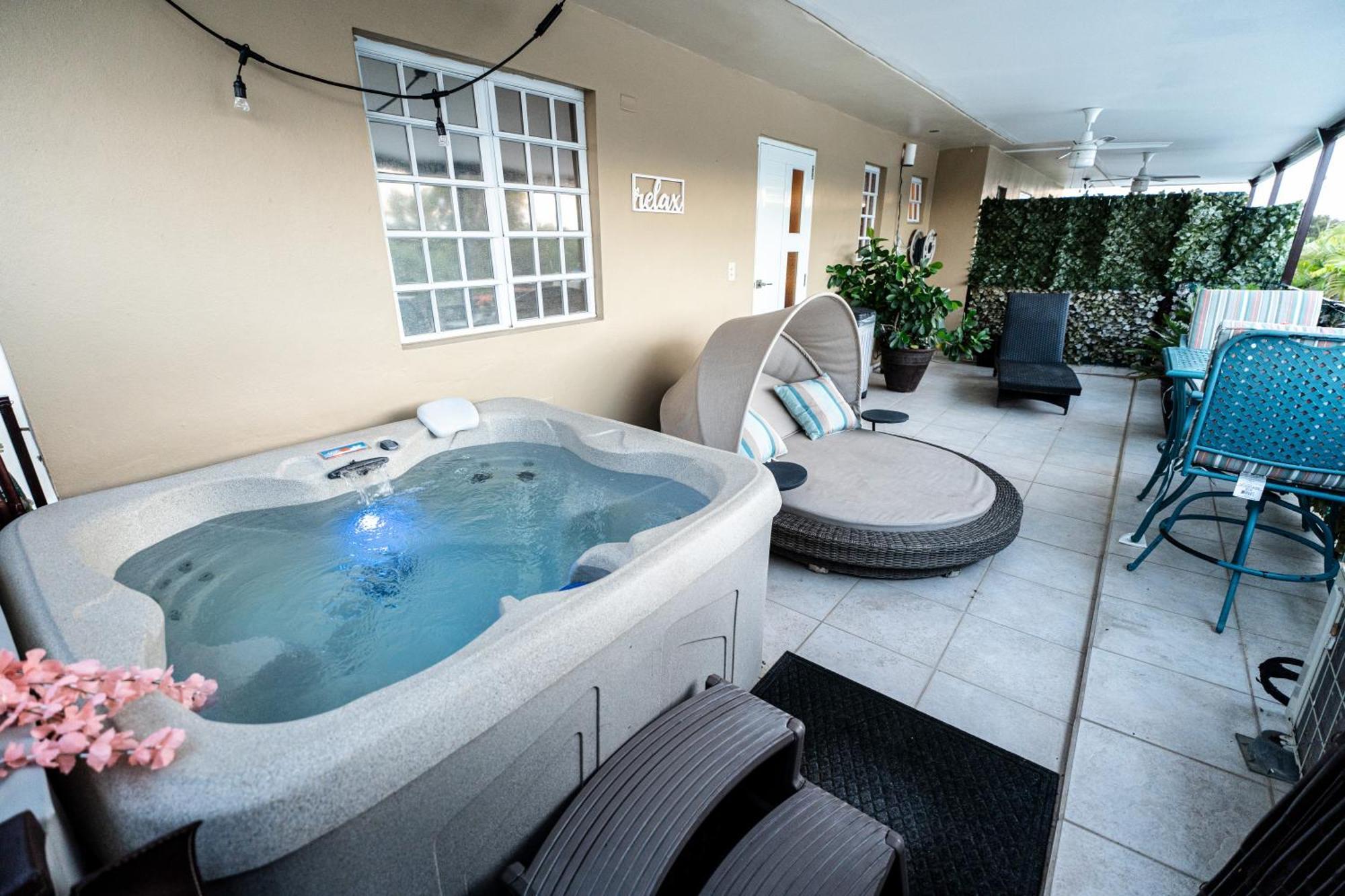 Luxury Retreat With Private Jacuzzi And Mountain Views Free Parking Διαμέρισμα Ponce Εξωτερικό φωτογραφία